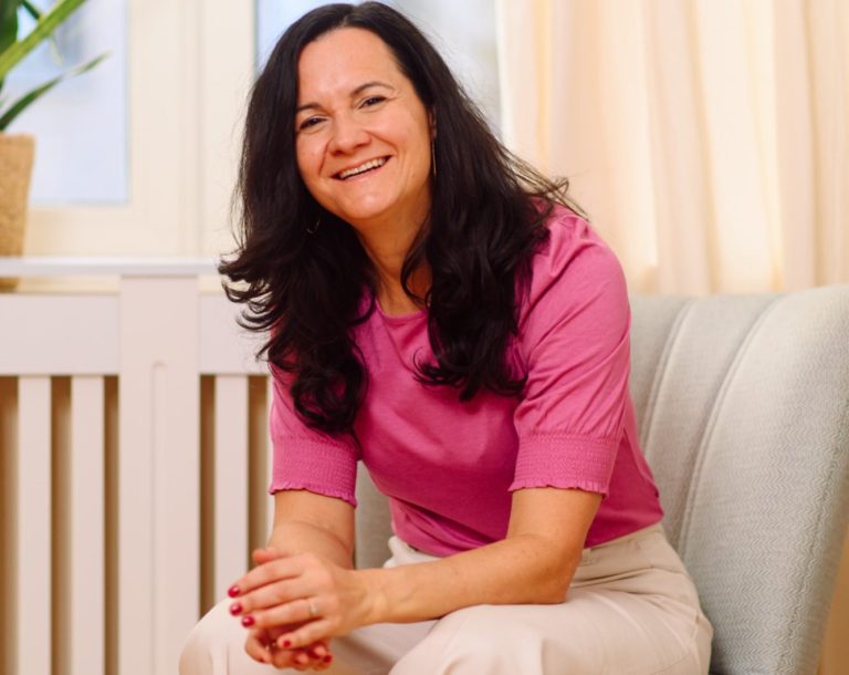 20+ Jahre Führungserfahrung 10+ Coachingerfahrung Traumasensibles Coaching Neurosystemische Integration nach Verena König 